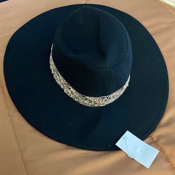 Brand new black and gold hat! - Picture 1 of 4